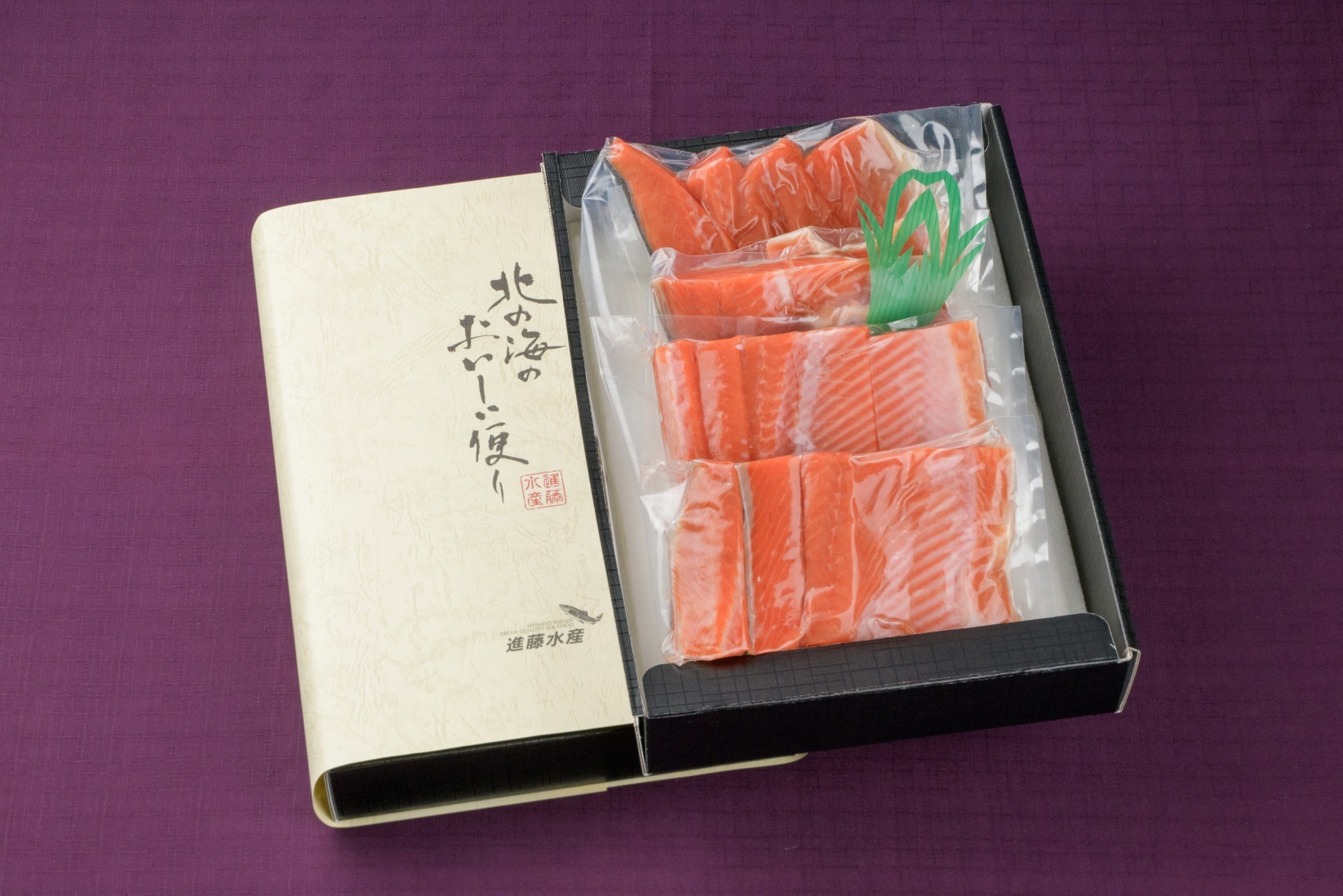 秋田名物 – 紅鮭 激辛ぼたっこ – ご飯がすすむ極上の味